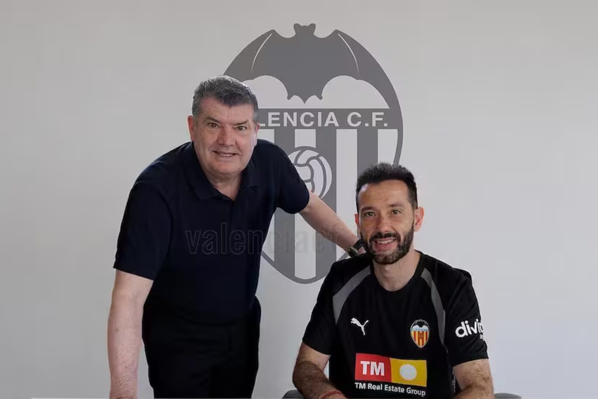 Carlos Corberán, renovado por Ron Gourlay en julio.