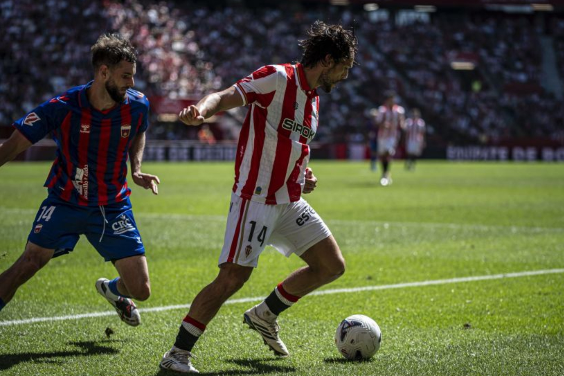 Corredera y Justin Smith, en una acción del partido.