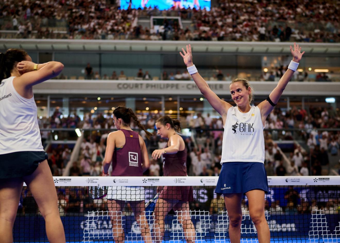 Ari Sánchez y Andrea Ustero celebran la victoria. Premier Padel