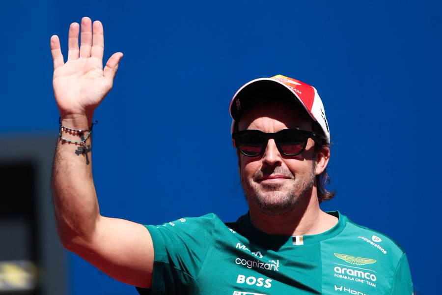 Alonso, saludando al público en Madring.