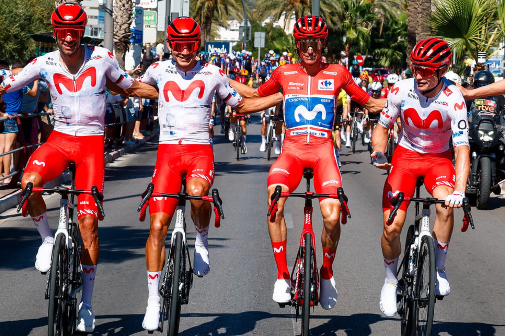 Enric Mas, de rojo en la etapa final. MOVISTAR