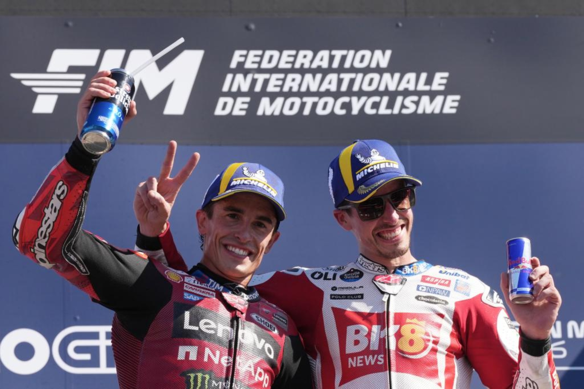 Marc y Álex Márquez, en el podio.