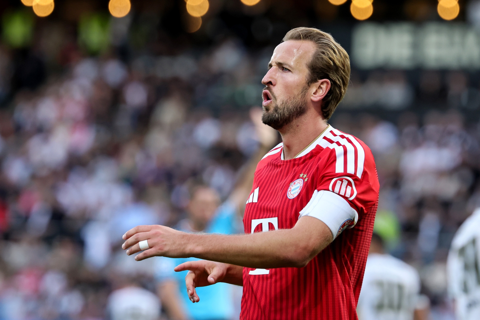 Kane anota para dar el triunfo al Bayern. EFE.