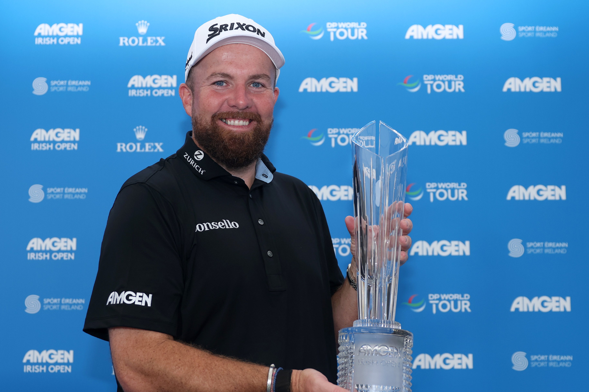 Shane Lowry, con el trofeo de campeón DP WORLD TOUR