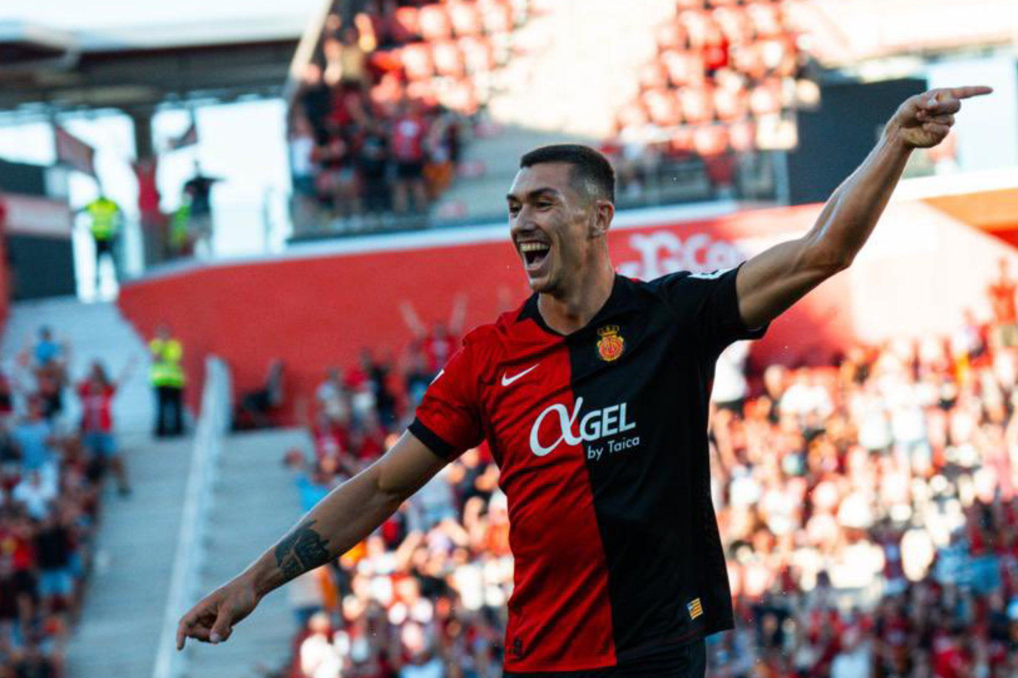 Adri Fuentes, celebrando su doblete al Sabadell. RCD MALLORCA