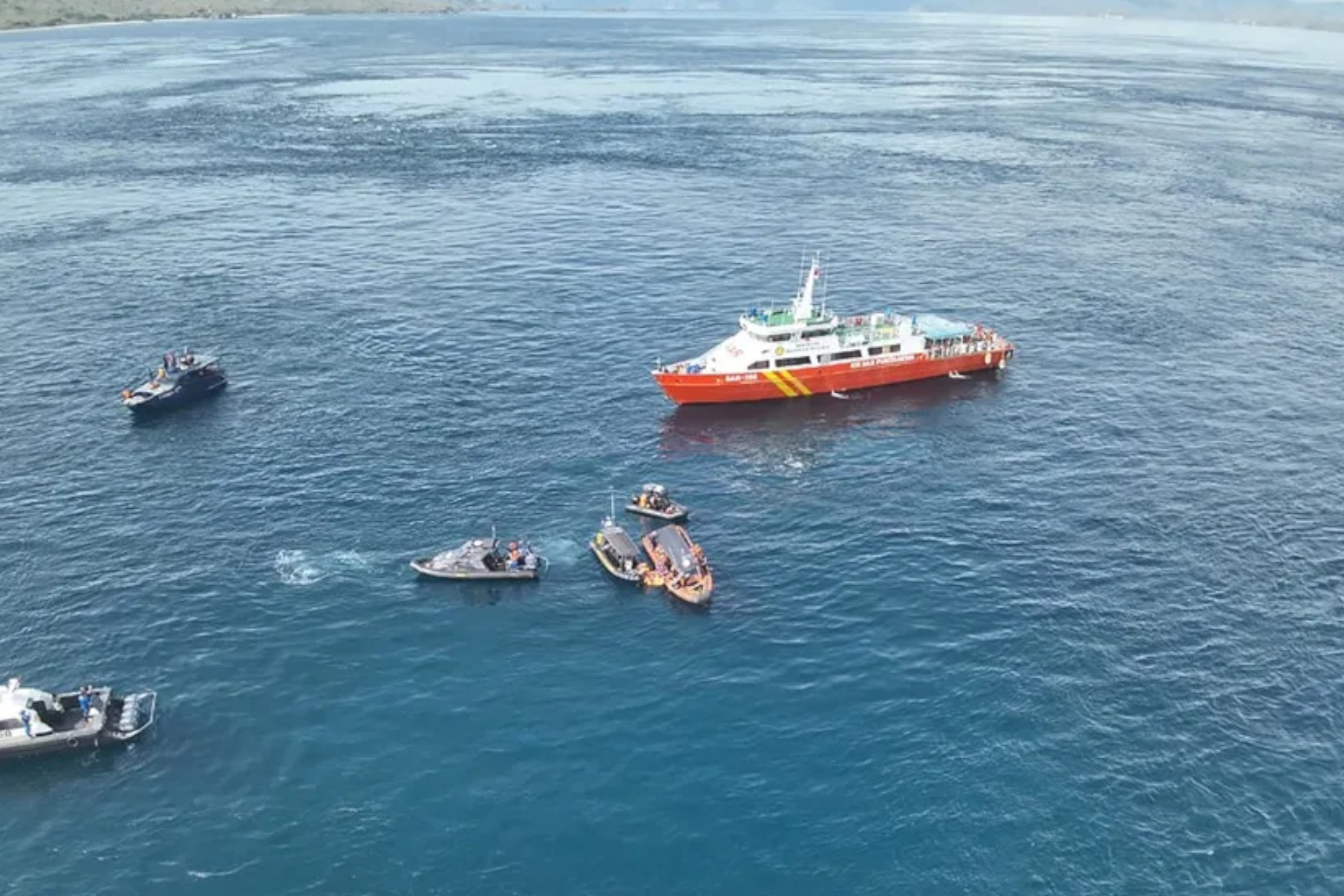 Los equipos de búsqueda no han localizado la embarcación EFE