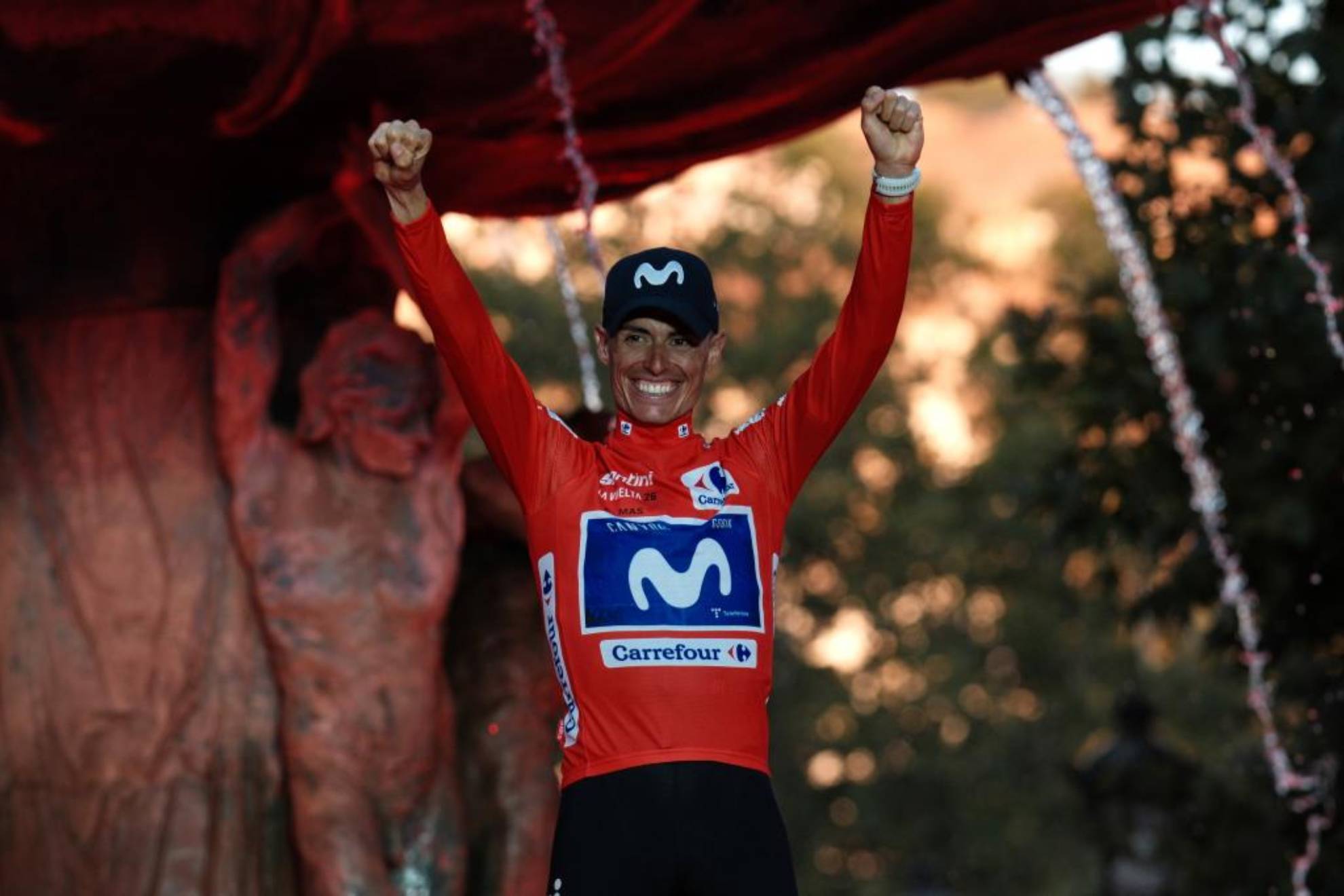Enric Mas celebra su triunfo en LaVuelta