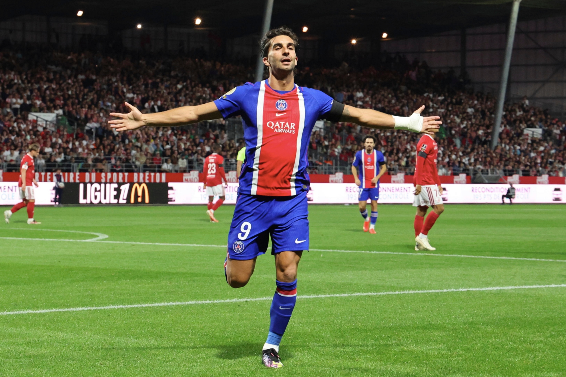 Ferran Torres anota ante el Brest. GETTY IMAGES.
