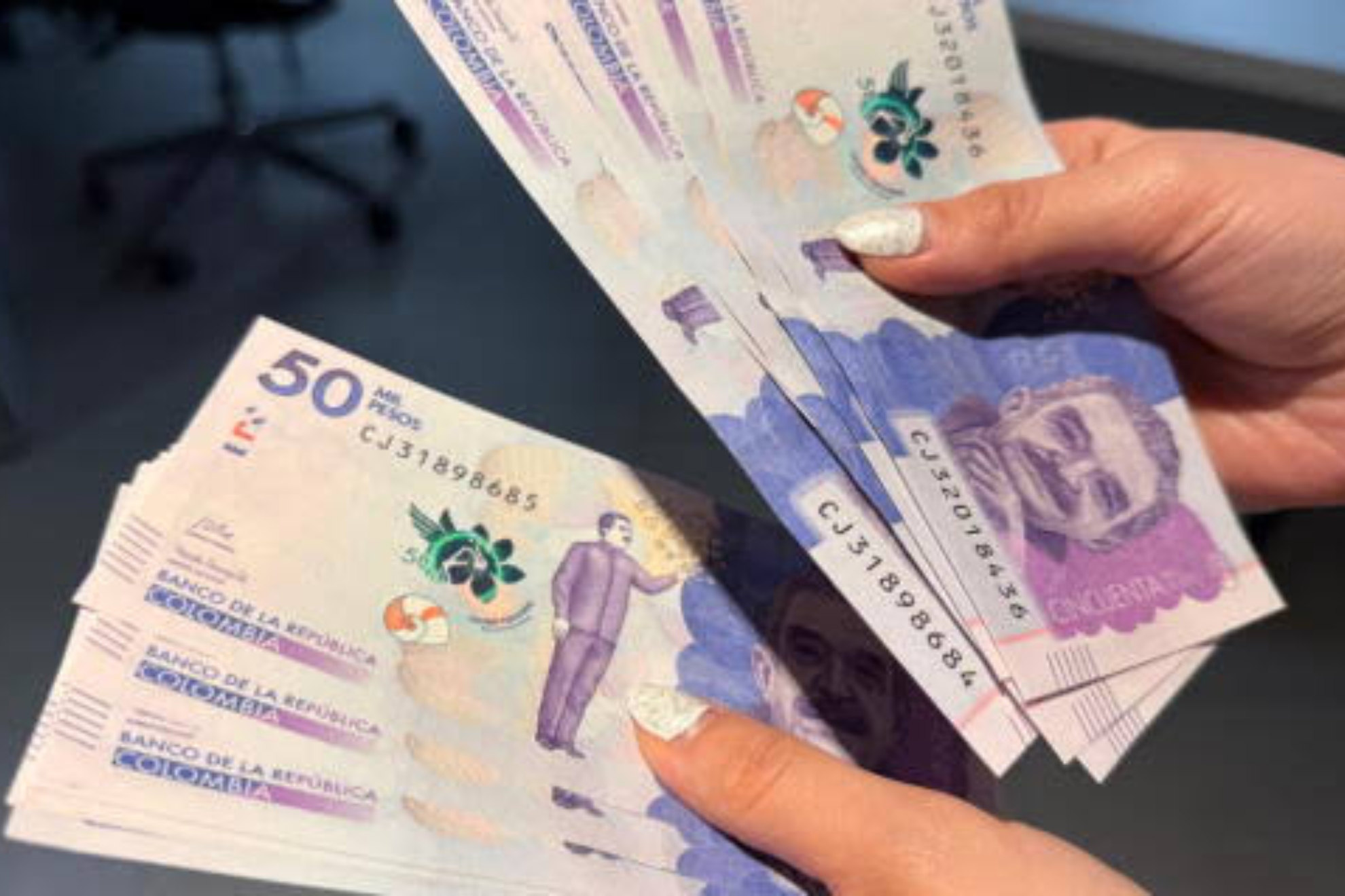 ¿Cuánto subirá el salario mínimo en 2027? Las cuentas tras las críticas de MinHacienda al alza del 23%.