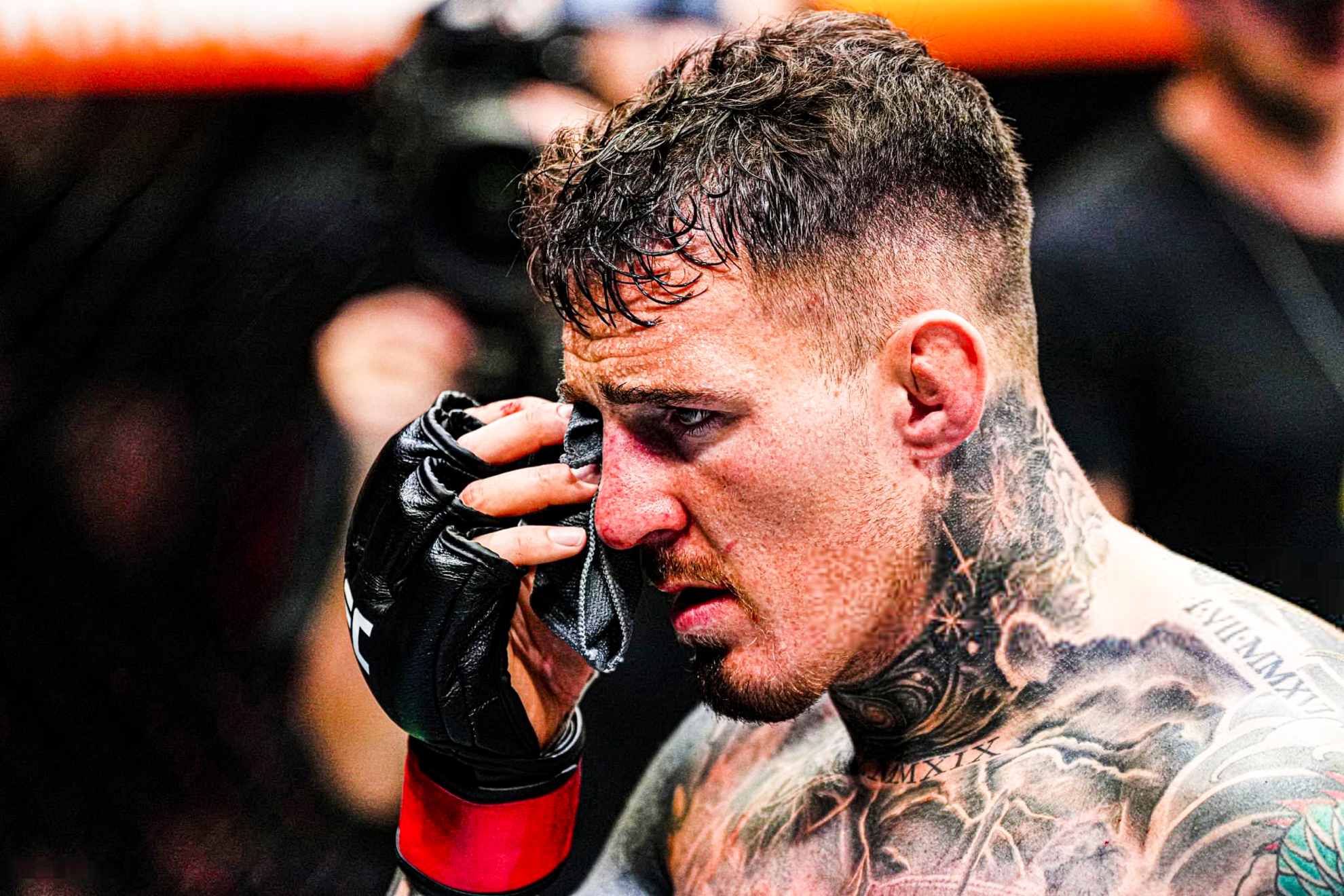 Tom Aspinall, lesionado ante Ciryl Gane.