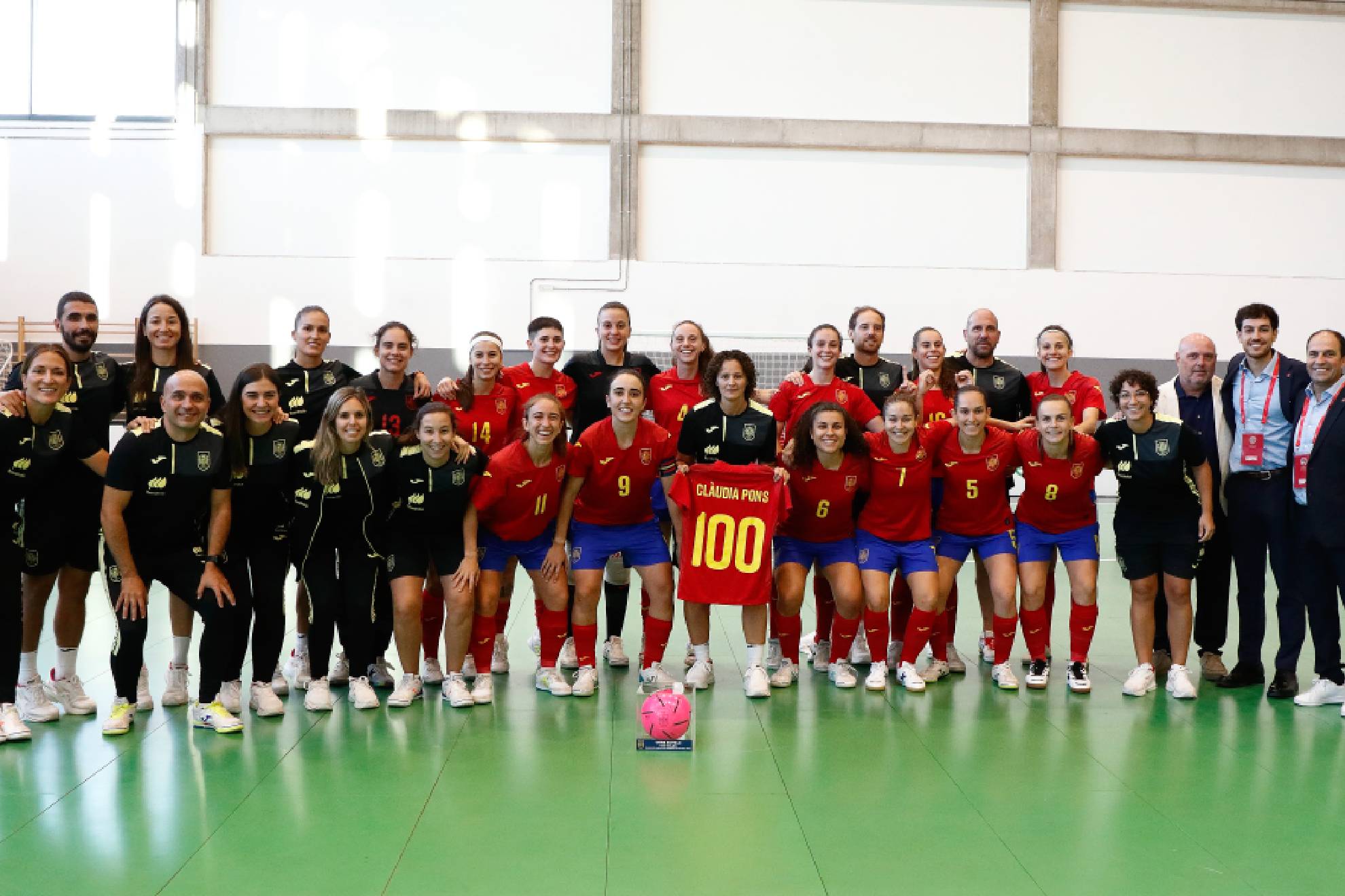 Clàudia Pons convoca a 14 jugadoras para preparar la 'Main Round' de Lasko