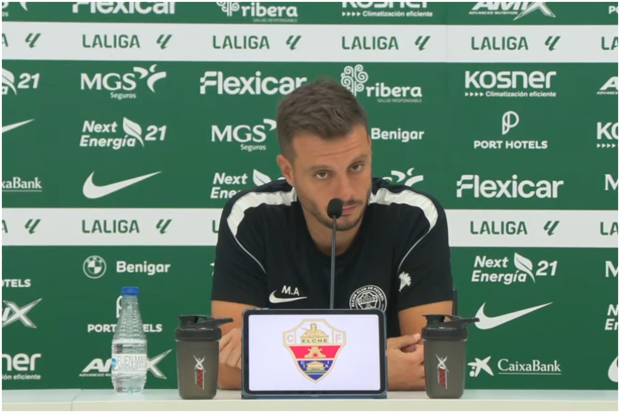 Anselmi en rueda de prensa.