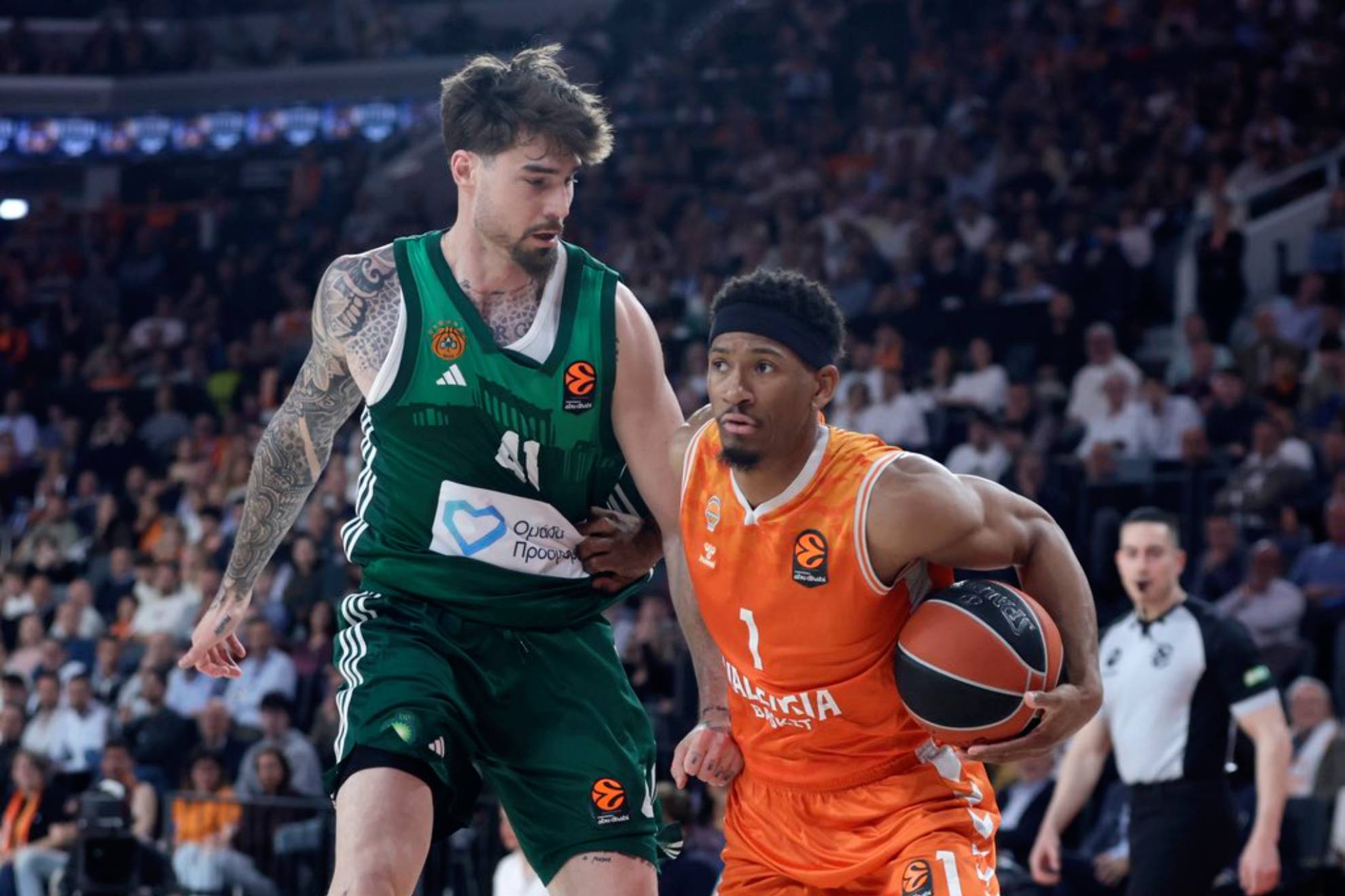 Kam Taylor, defendido por Juancho Hernangómez.