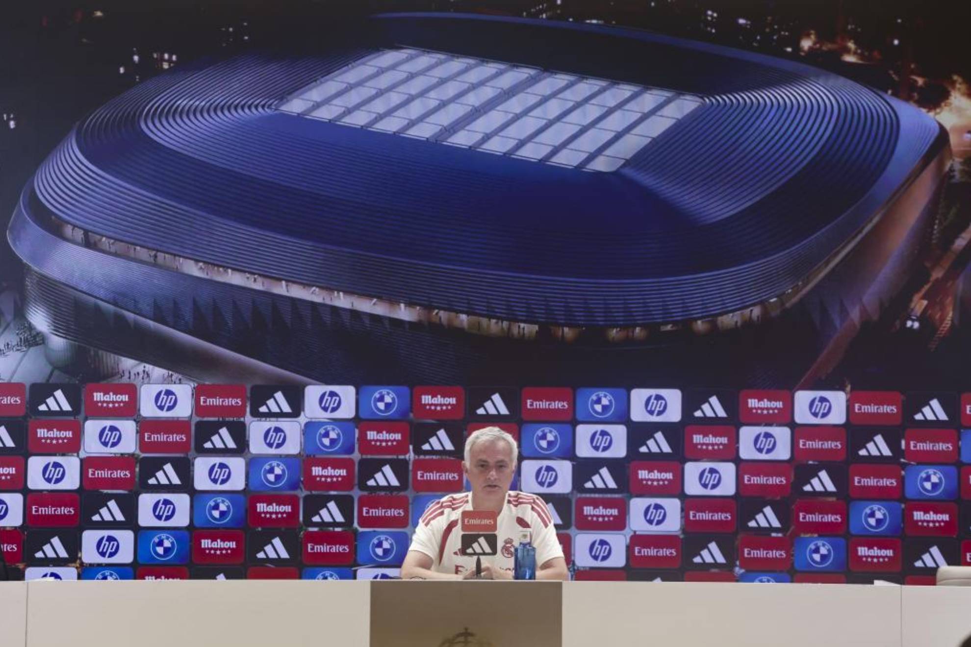 El entrenador del Real Madrid, José Mourinho durante la rueda de prensa