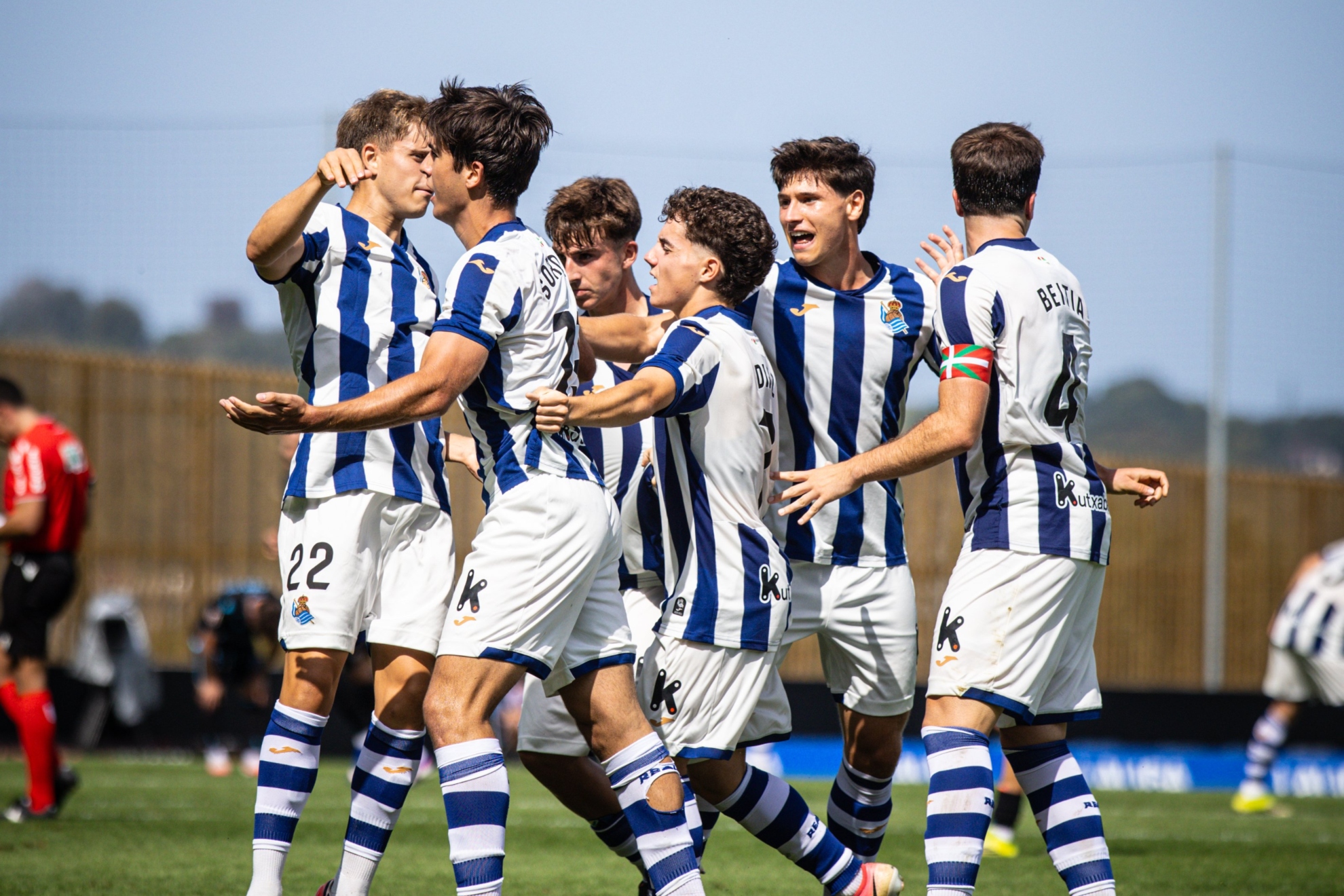 Rupérez, Soroeta, Astiazaran, Dani Díaz, Gorosabel y Beitia celebran un gol del Sanse. RS