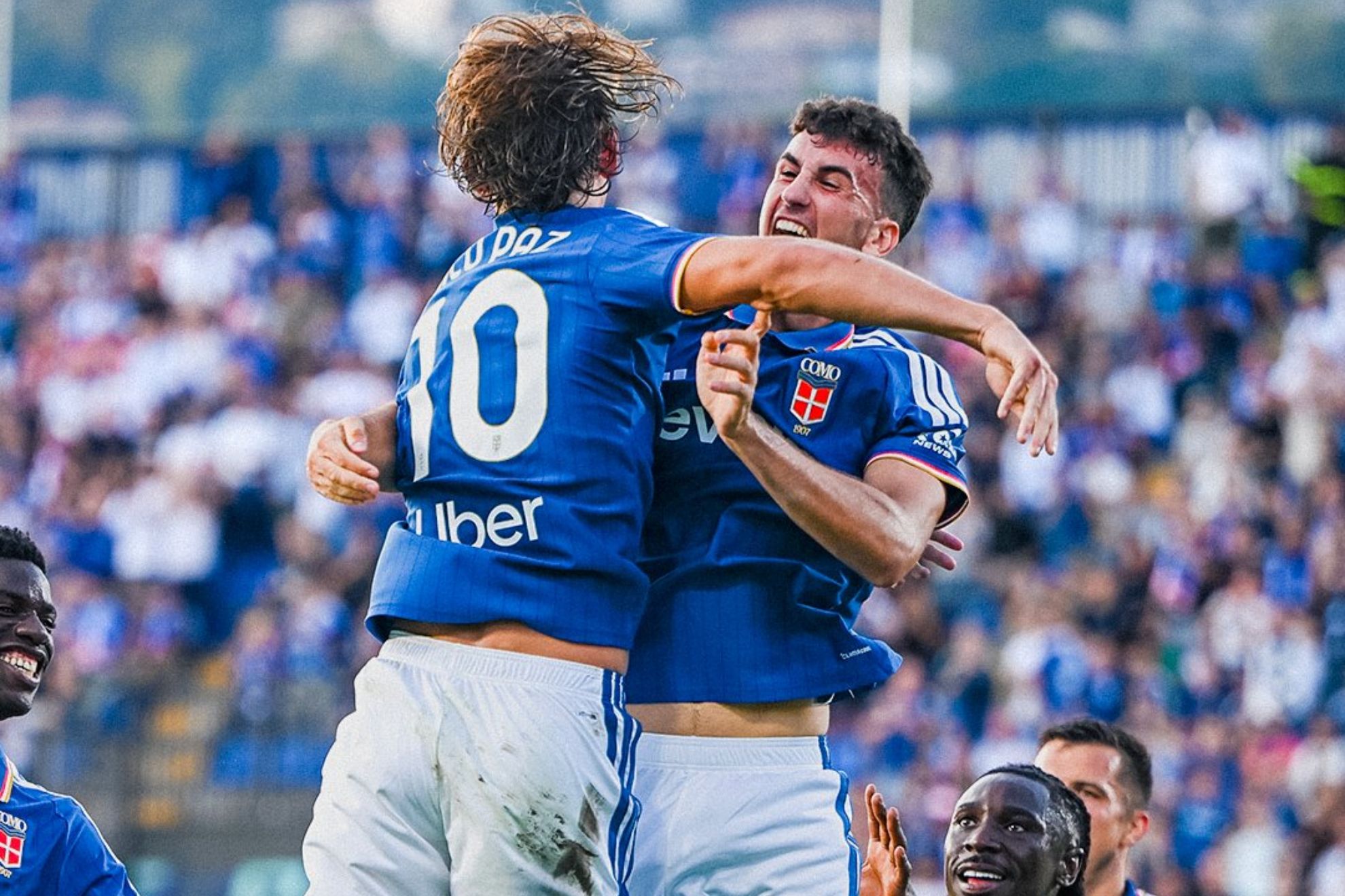 Nico Paz y Jacobo Ramón festejan el primer gol del Como ante el Parma @SerieA