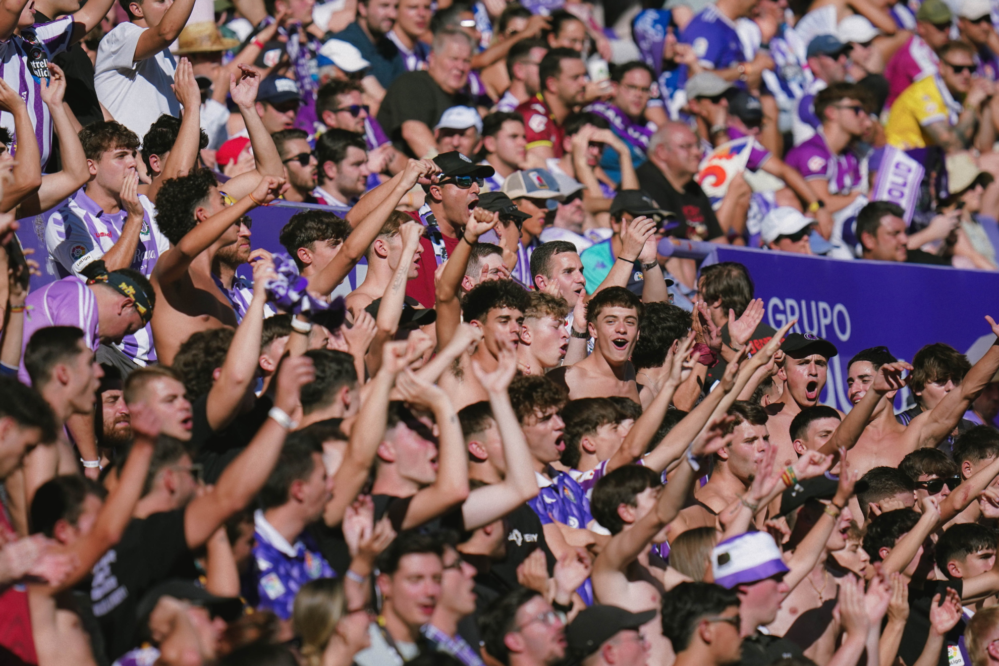 Aficionados en Zorrilla durante el Valladolid-Oviedo. REAL VALLADOLID