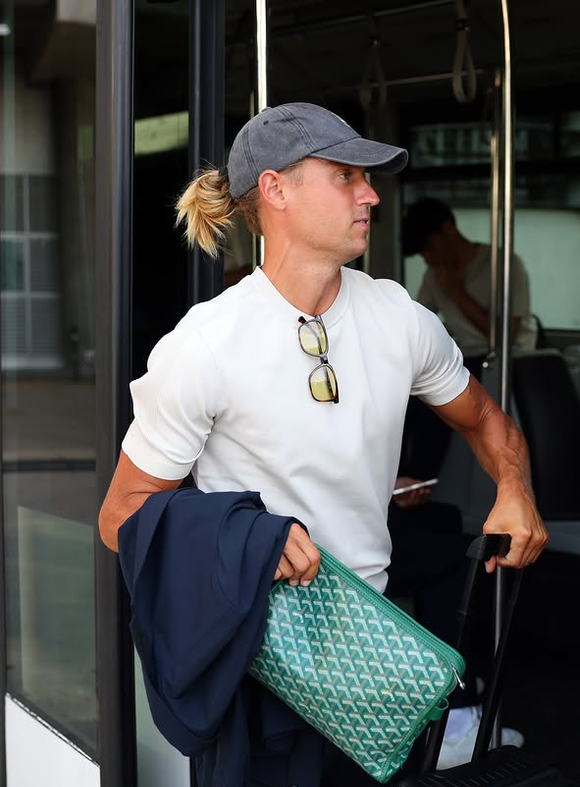 Marcos Llorente publica "el típico carrusel" de fotos y las titula Marcos Llorente publica una serie de fotografías en Instagram que él mismo define como "el típico carrusel" y titula cada una de ellas. @marcosllorente Actualizado: 15/09/2026 07:17 horas