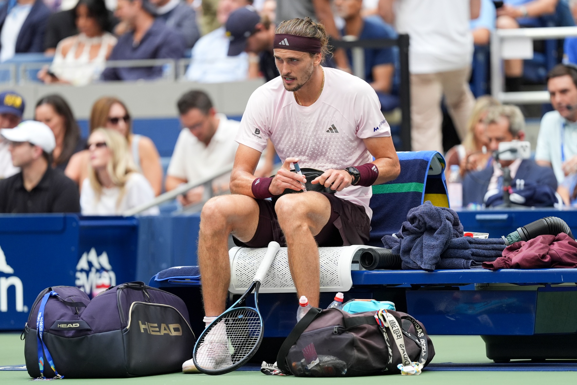 Zverev se administra insulina durante un partido del US Open Getty