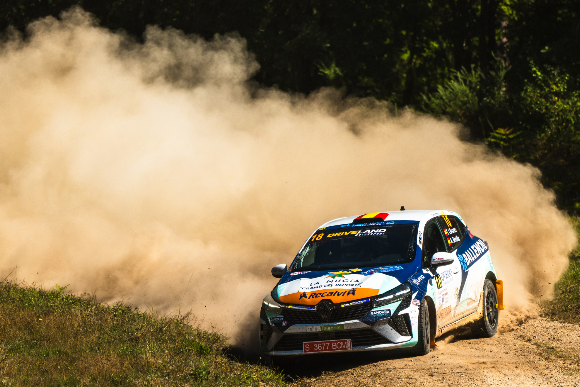 Llinares y su Renault Clio Rally5 en el Rally Princesa de Asturias. Shakedown Media / Danny García.