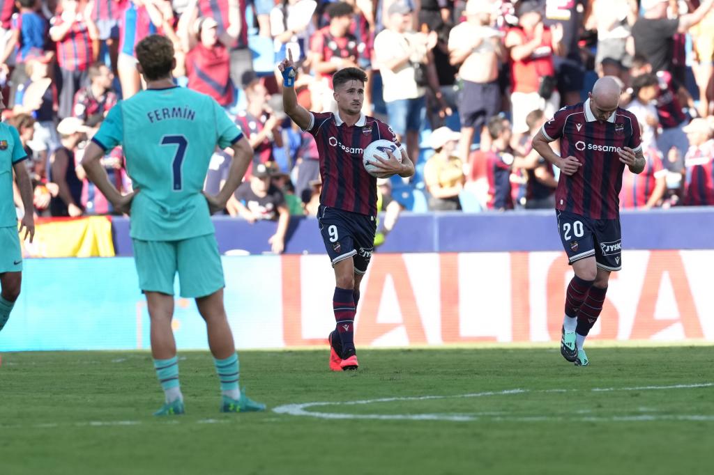 Iván Romero celebra el gol que marcó ante el Barcelona.
