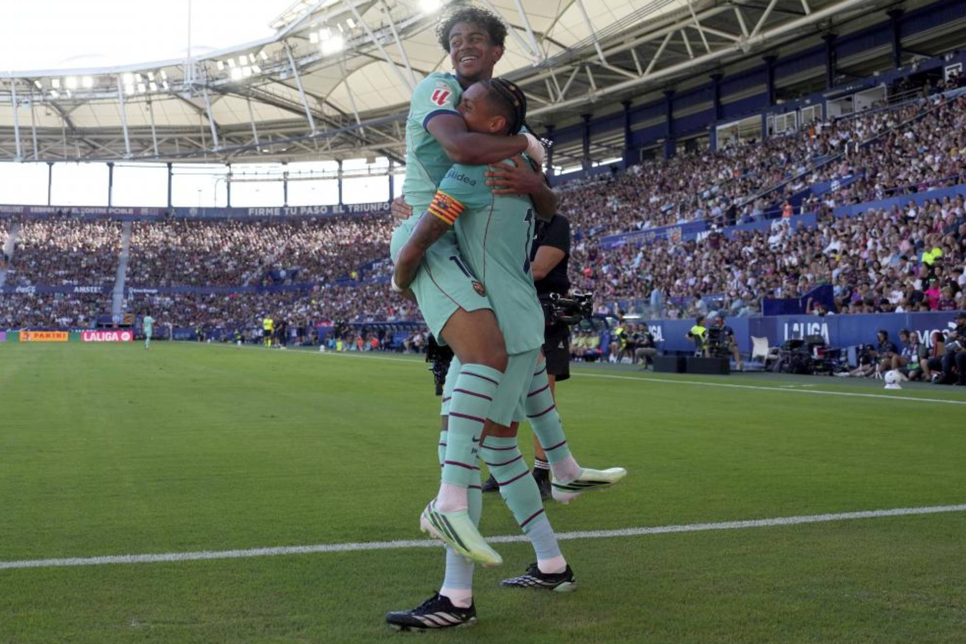 Lamine celebra un gol en el Ciutat de Valencia