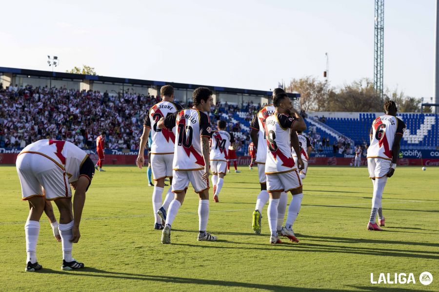 Los jugadores del Rayo, celebrando la victoria en Butarque LALIGA