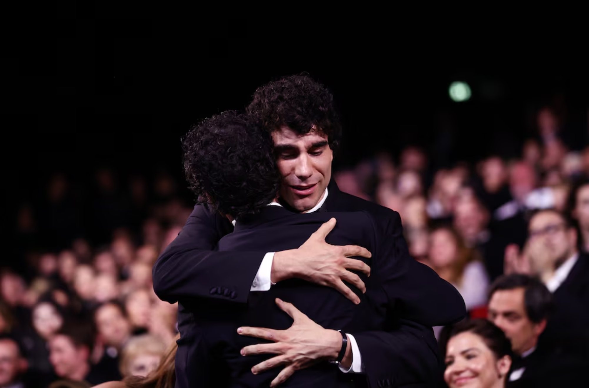 Los Javis y su película 'La bola negra' en la gala de los Oscar. EFE