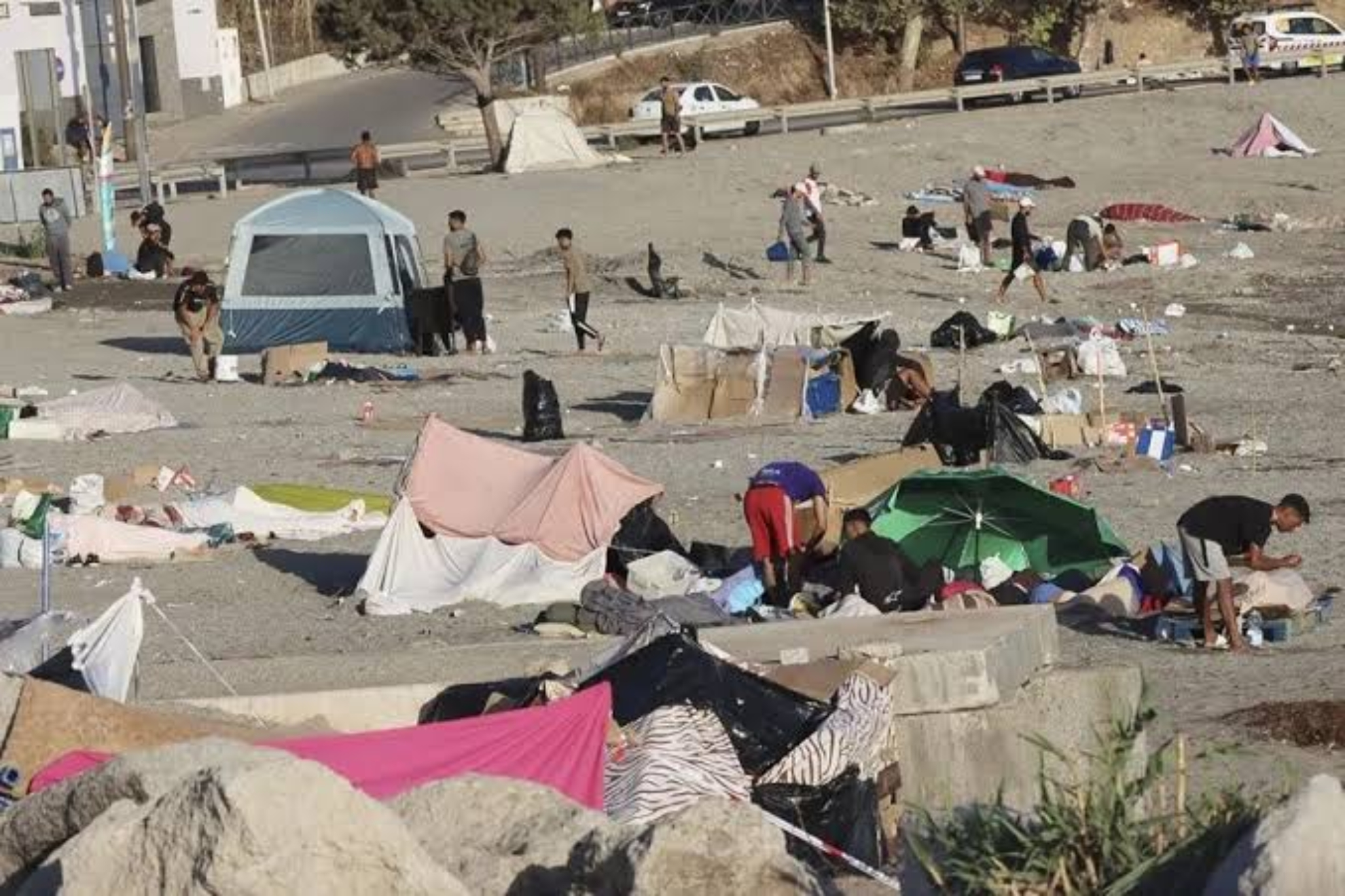 Migrantes en las playas de Ceuta EFE