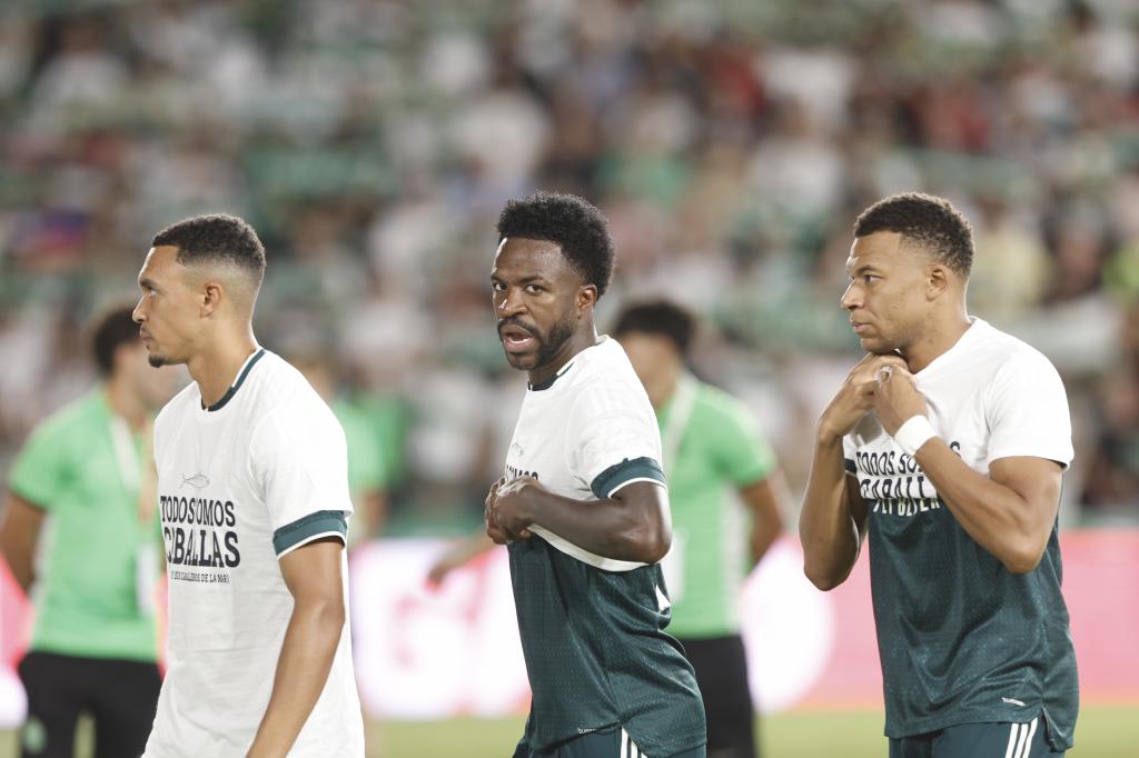 Vinicius JR. y Mbappé con la camiseta a medias