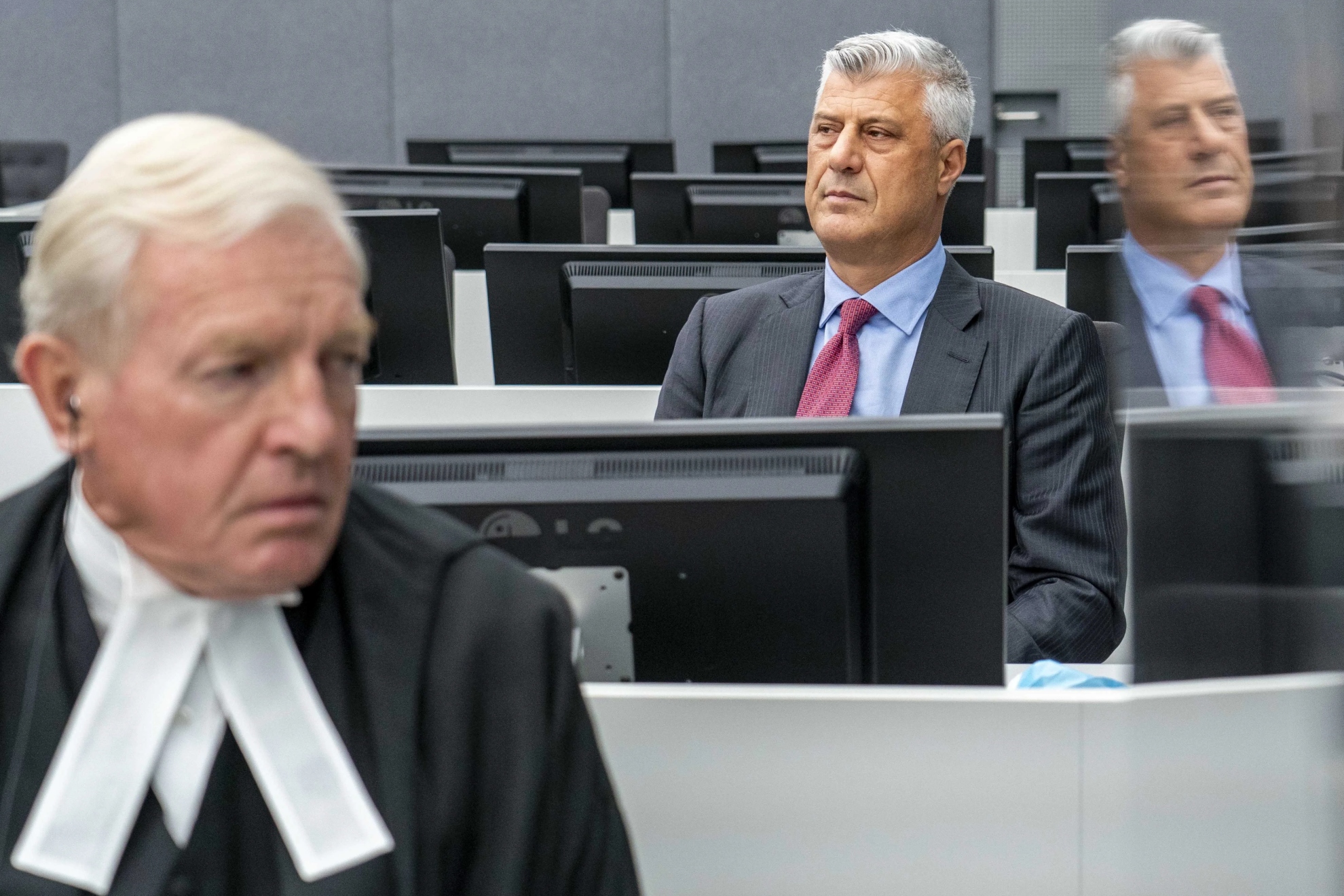 El expresidente de Kosovo Hashim Thaci, en pleno juicio. EFE