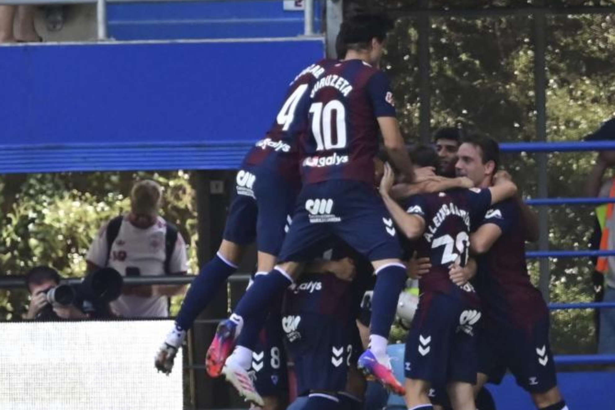 Los jugadores del Eibar celebran un gol. LALIGA