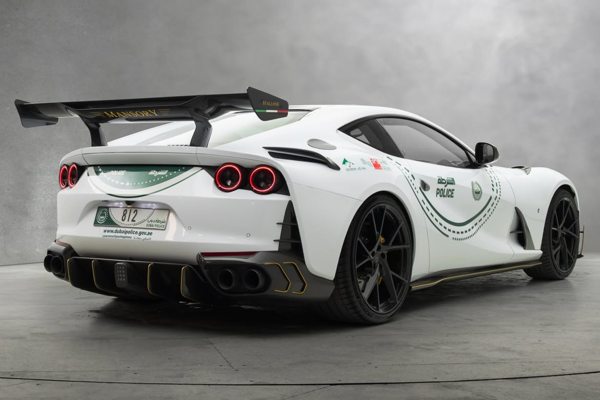 El Mansory Ferrari 812 es la última adquisición de la Policía de Dubai Dubai Police