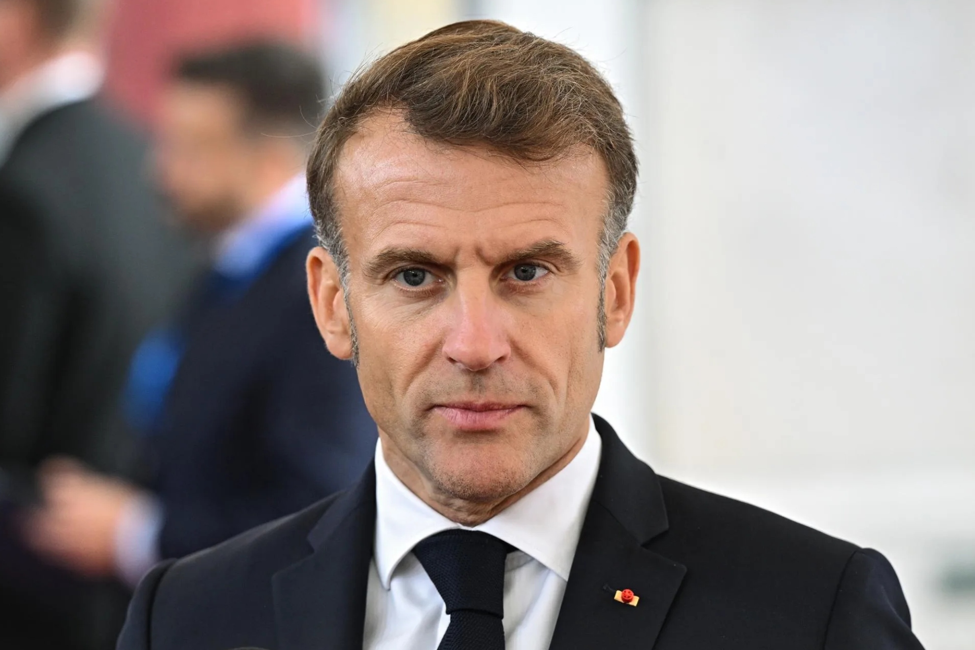 Un tribunal francés juzga a un ingeniero por hacer acoso telefónico al presidente Macron EFE