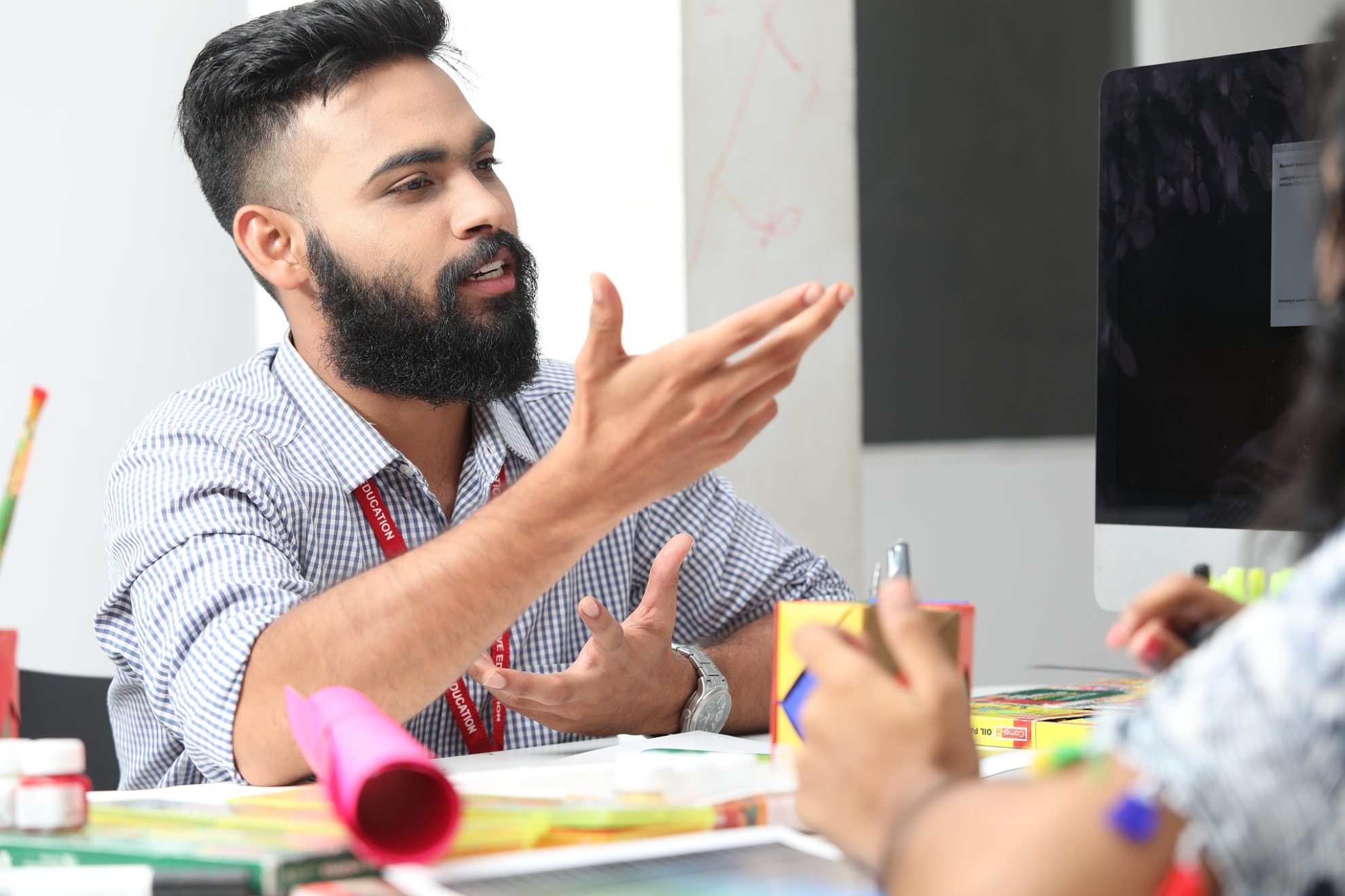 Imagen de recurso de un empleado en su respectivo trabajo. Pixabay.