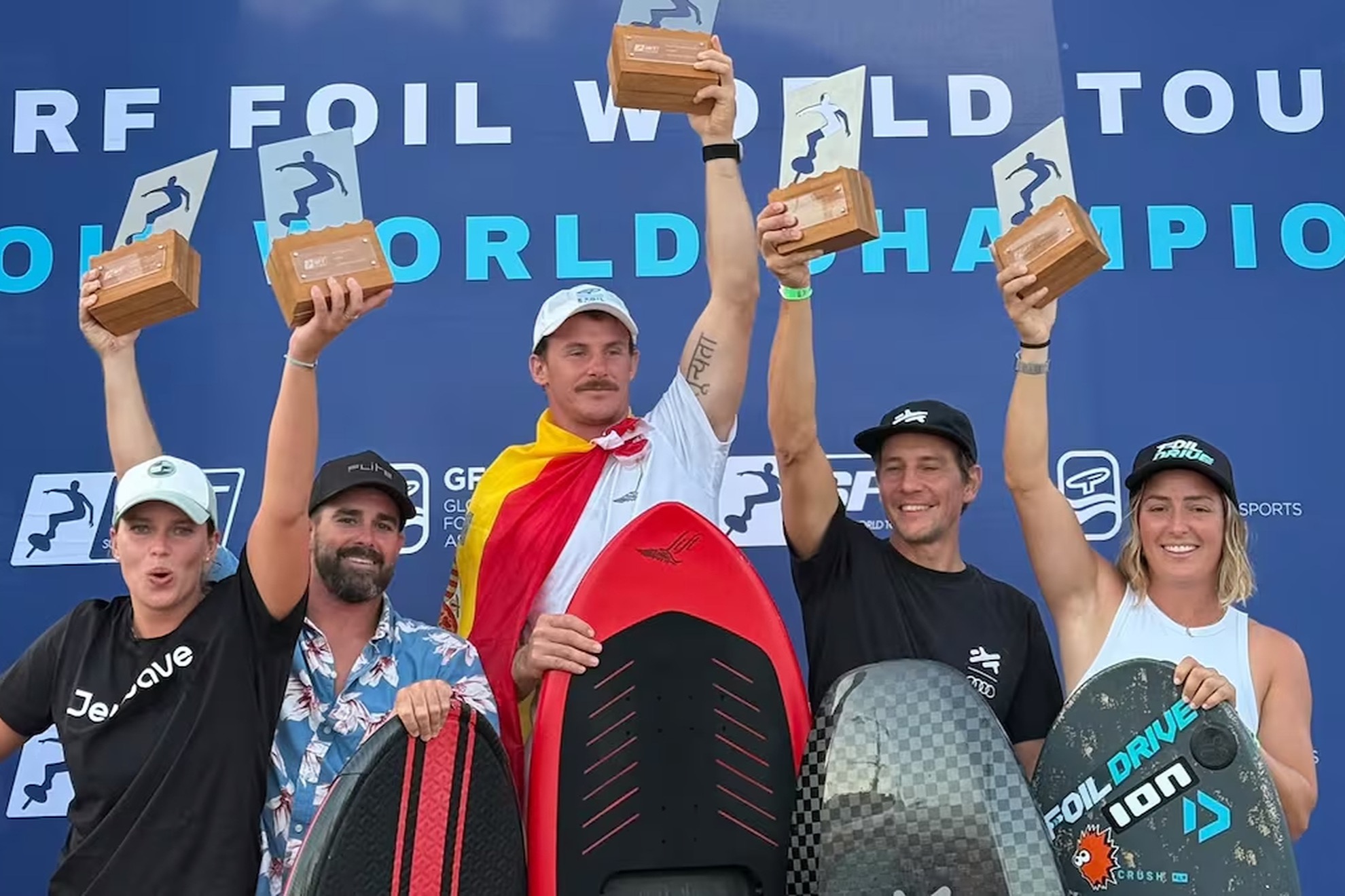 Manel Arpa conquistó en Menton el título mundial de e-foil después de imponerse en la última prueba de la temporada. SFT