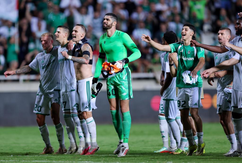 Los jugadores del Omonia celebran la victoria ante el Celta. EFE