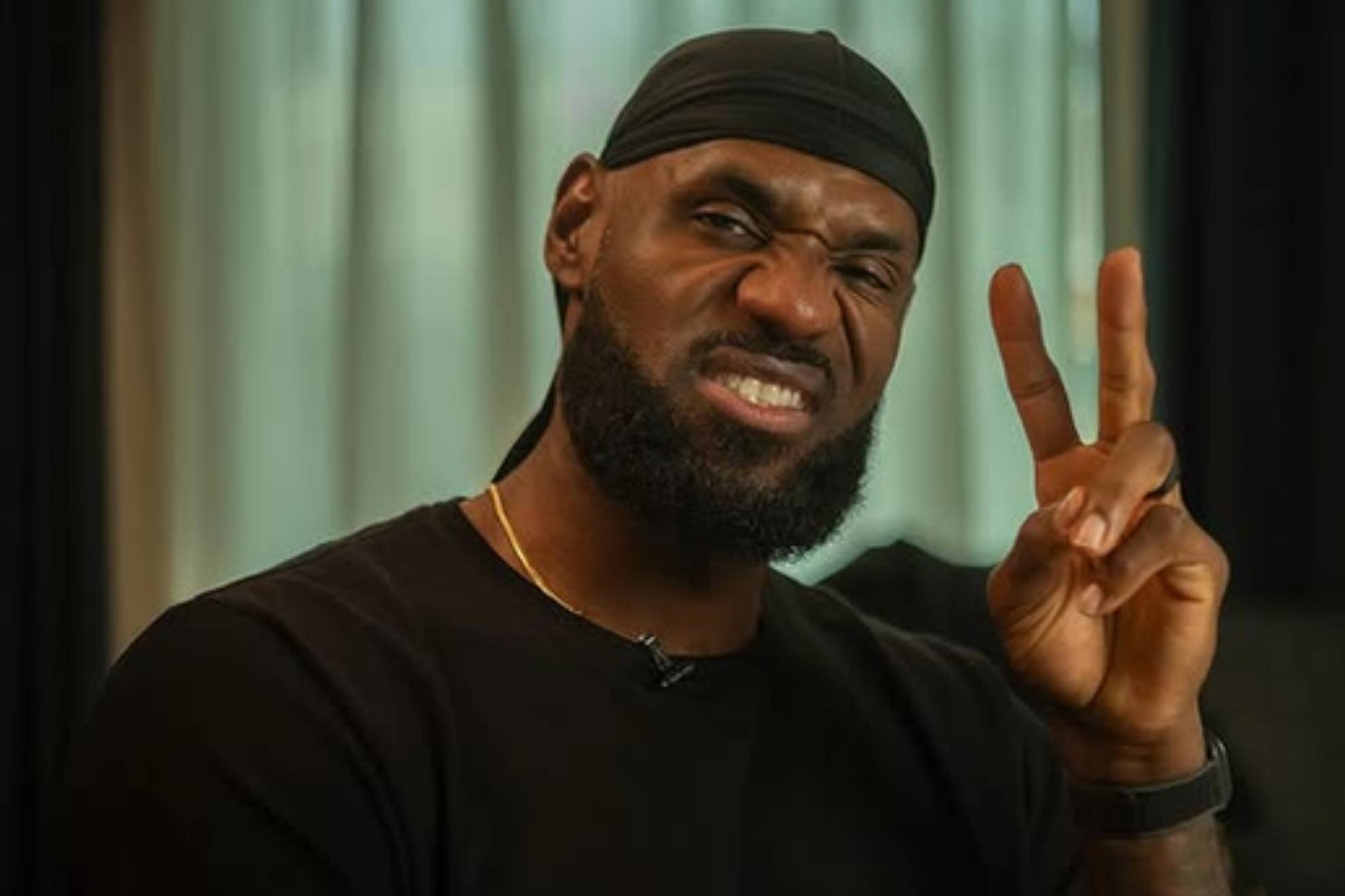 Polémica con el inédito contrato de LeBron James: "¿Ha vendido su alma por 15 millones cuando ya tiene 1.000" @kingjames