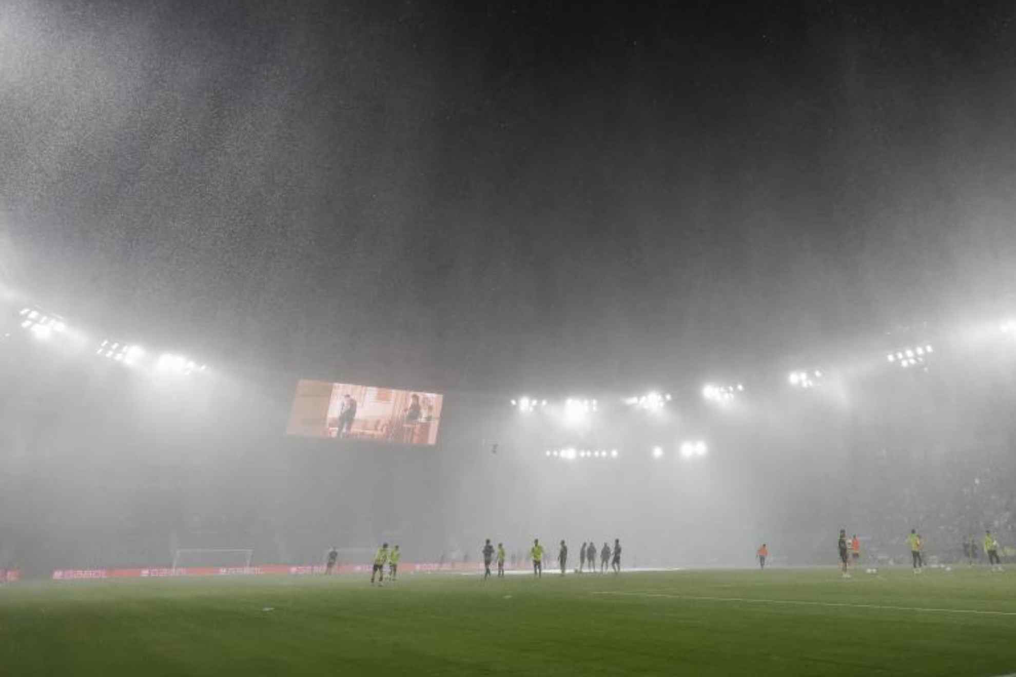 Una imagen del Ciutat de Valencia durante el calentamiento del Levante-Athletic suspendido.