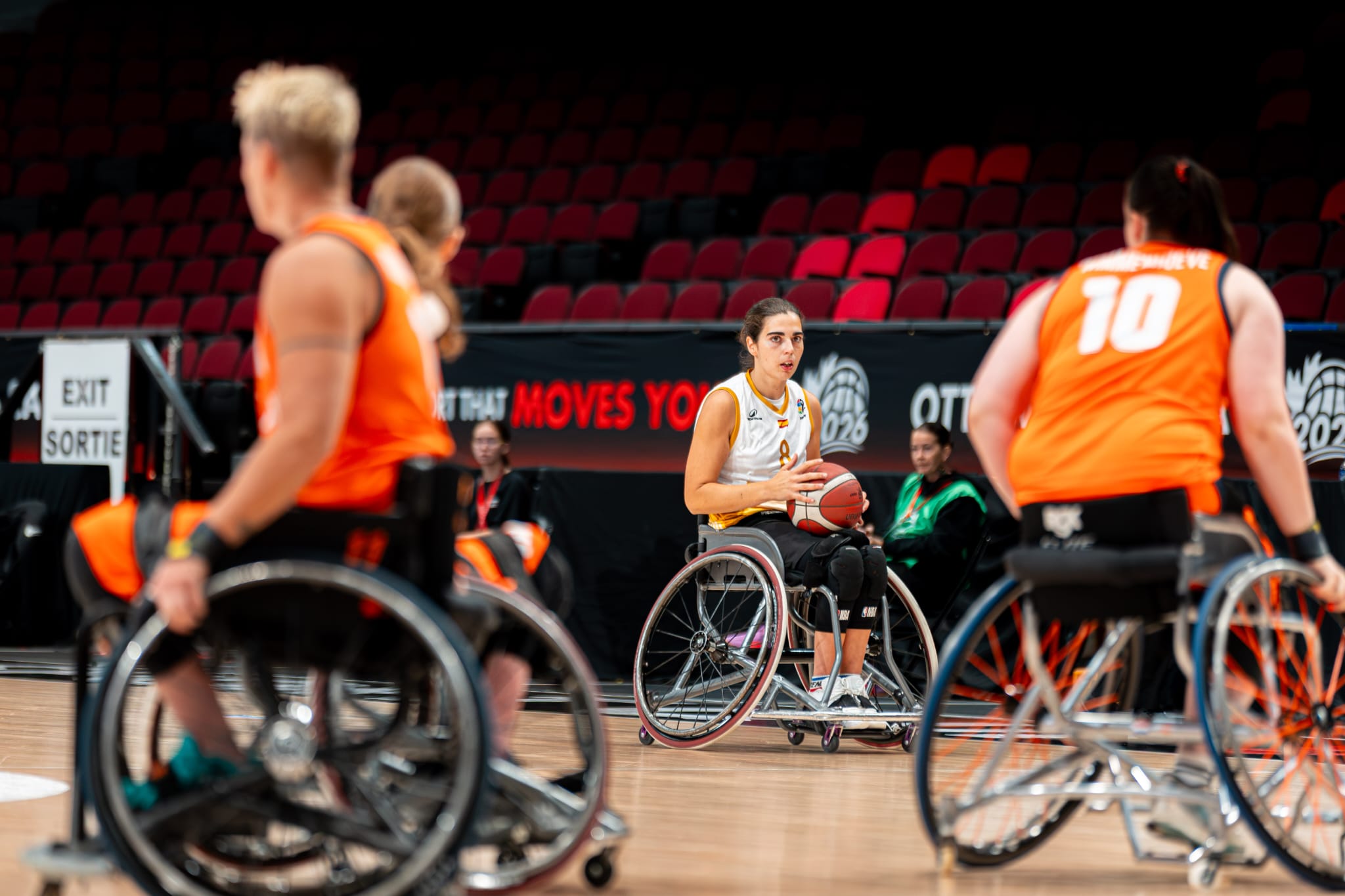 Beatriz Zudaire al fondo, en los cuartos ante Países Bajos. IWBF