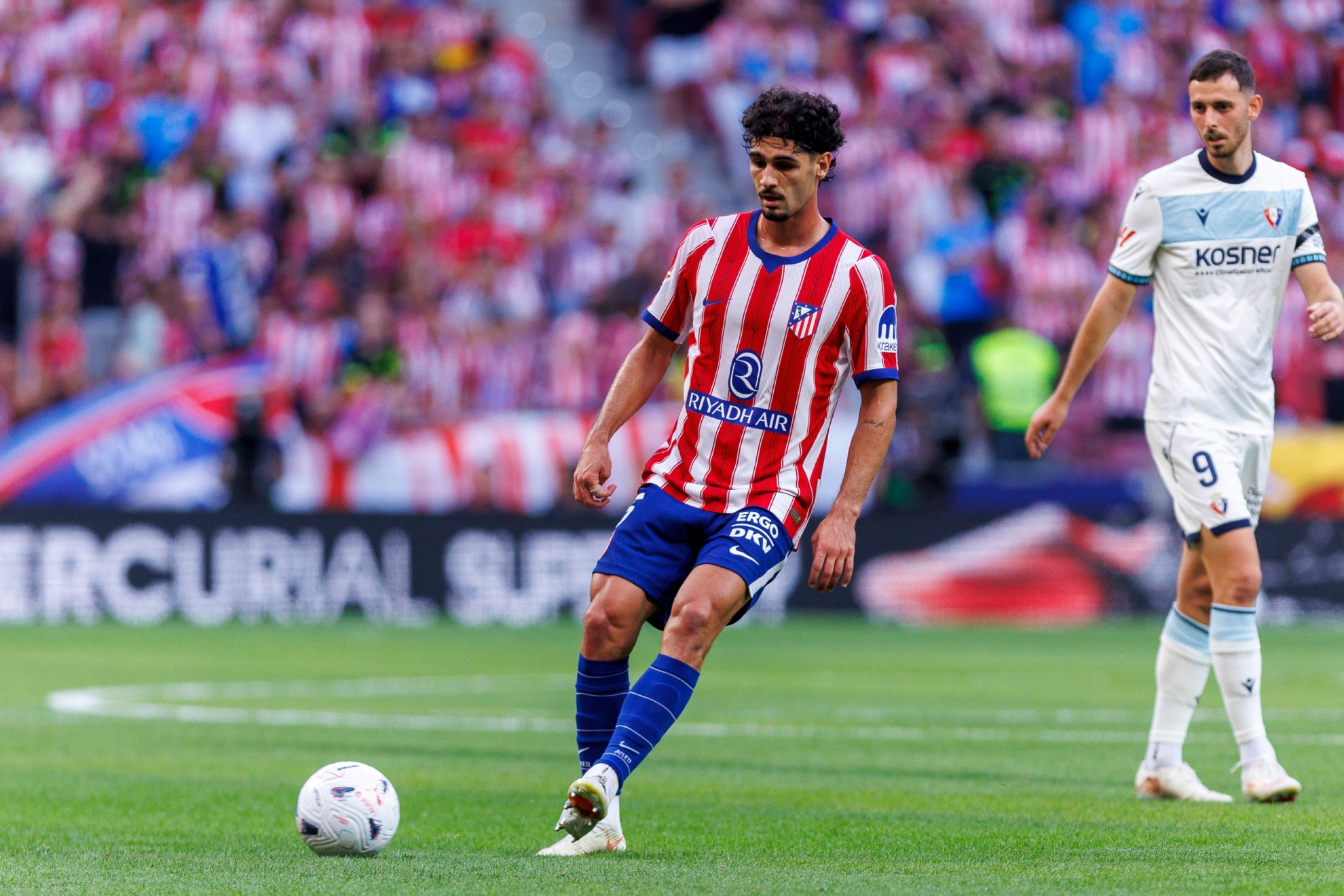 JOHNNY CARDOSO DA UN PASE ANTE OSASUNA. APO CABALLERO