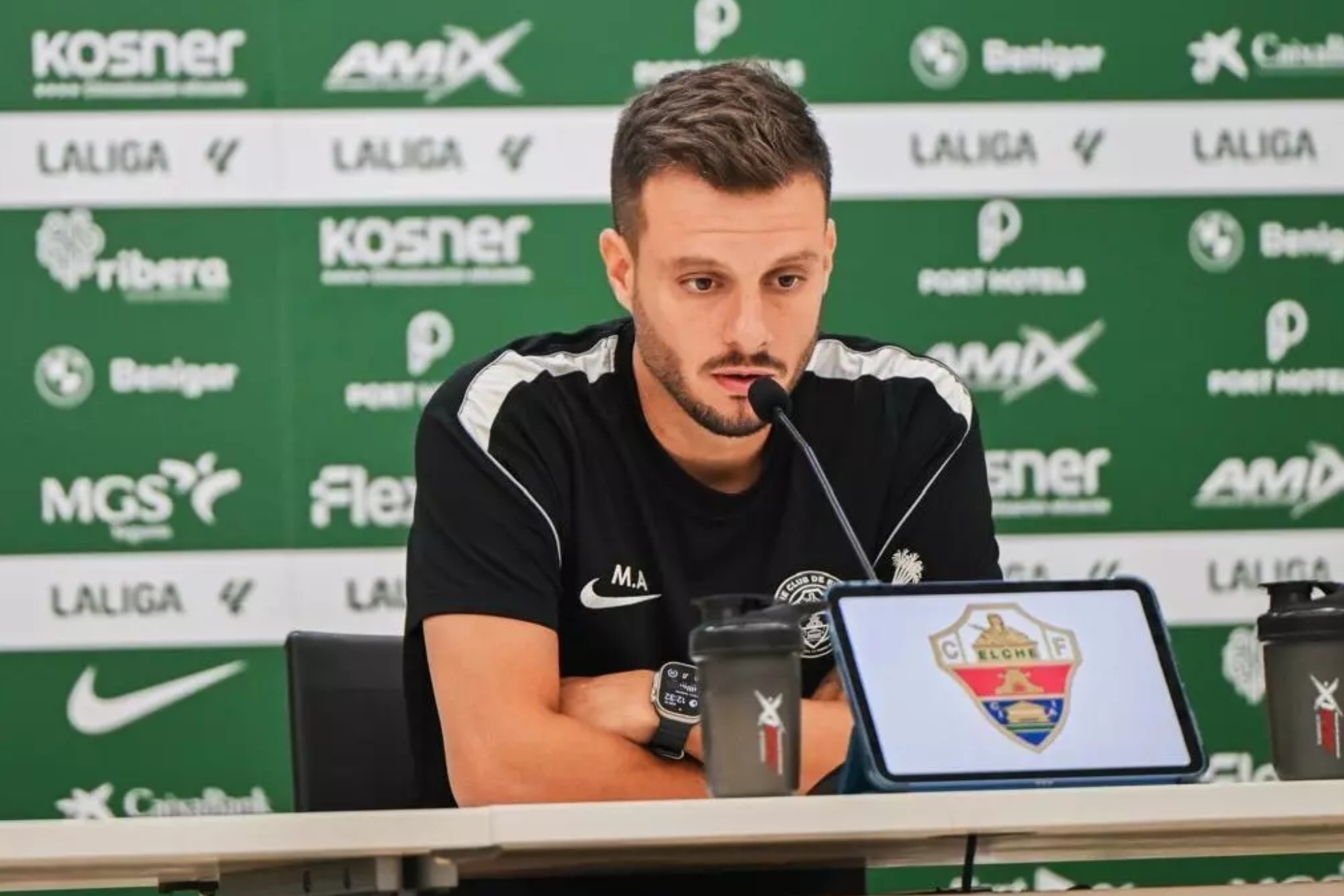 Martín Anselmi, en rueda de prensa.