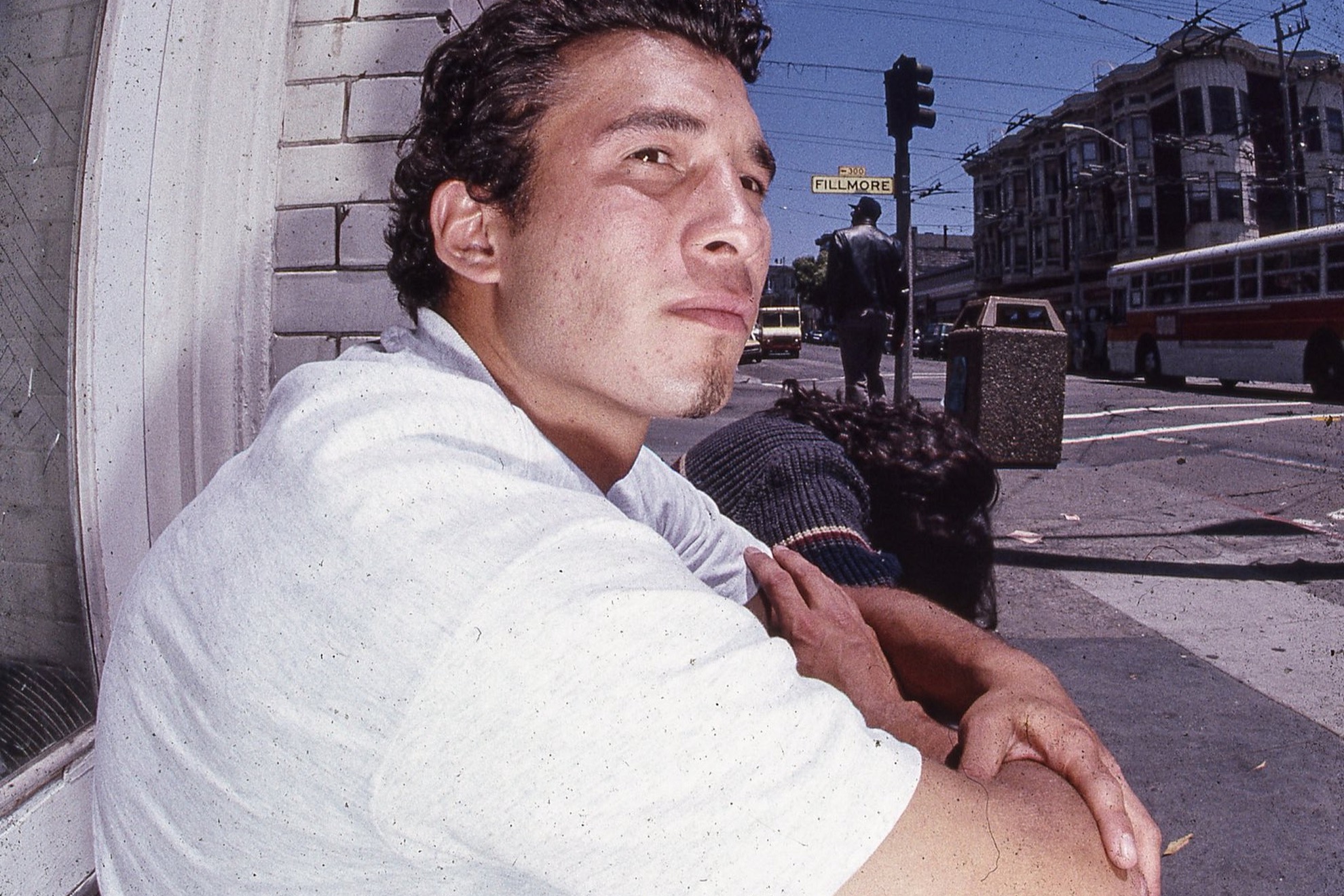 Mickey Reyes fue una de las figuras fundamentales de la cultura skate de San Francisco durante varias décadas. Thrasher