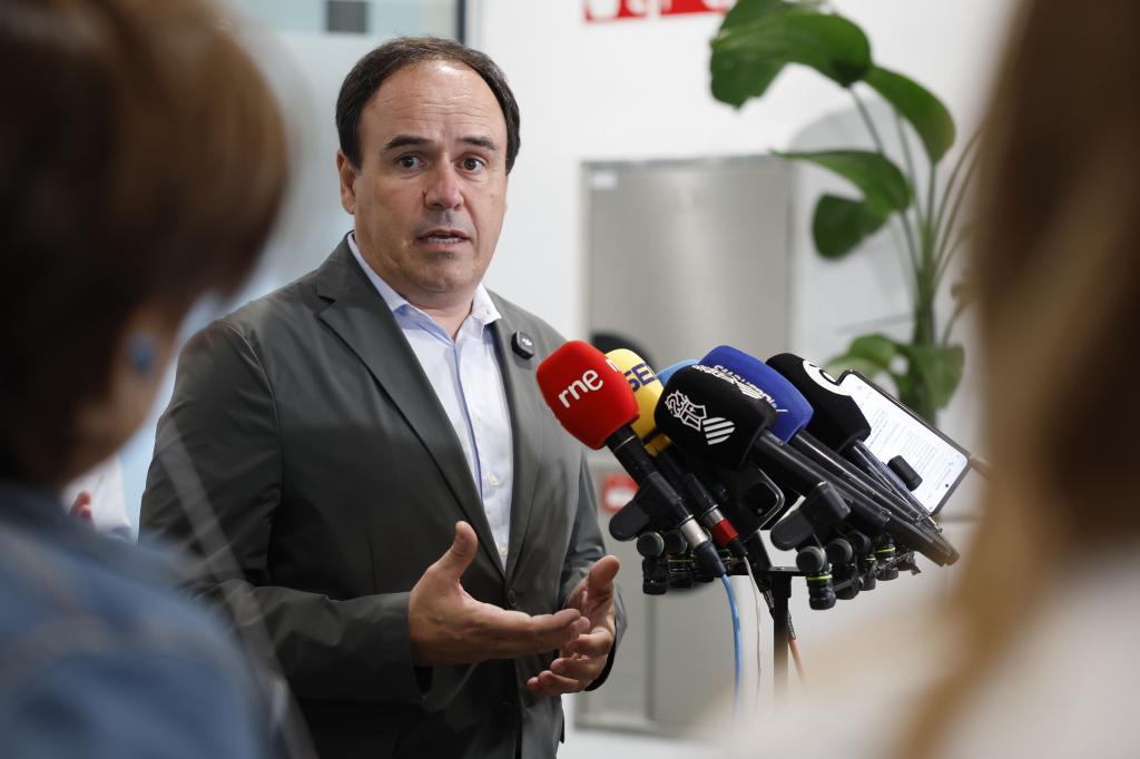 El president de la Generalitat, Juanfran Pérez Llorca, durante una comparecencia.
