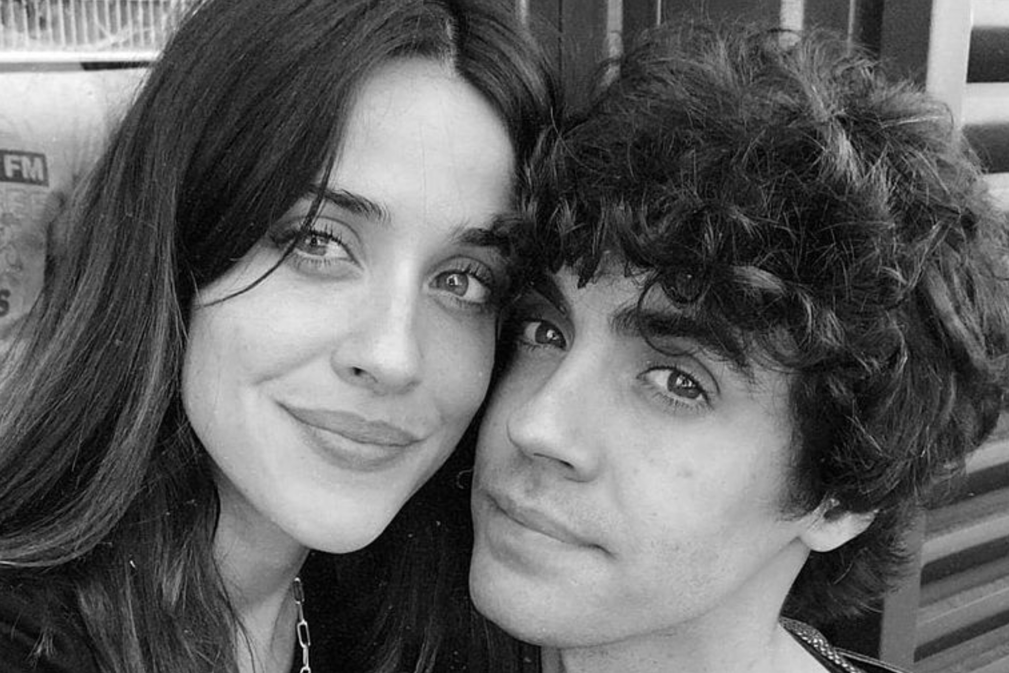 El tierno mensaje de Macarena García a su hermano, Javier Ambrossi, tras la elección de 'La bola negra' para los Oscar Redes sociales