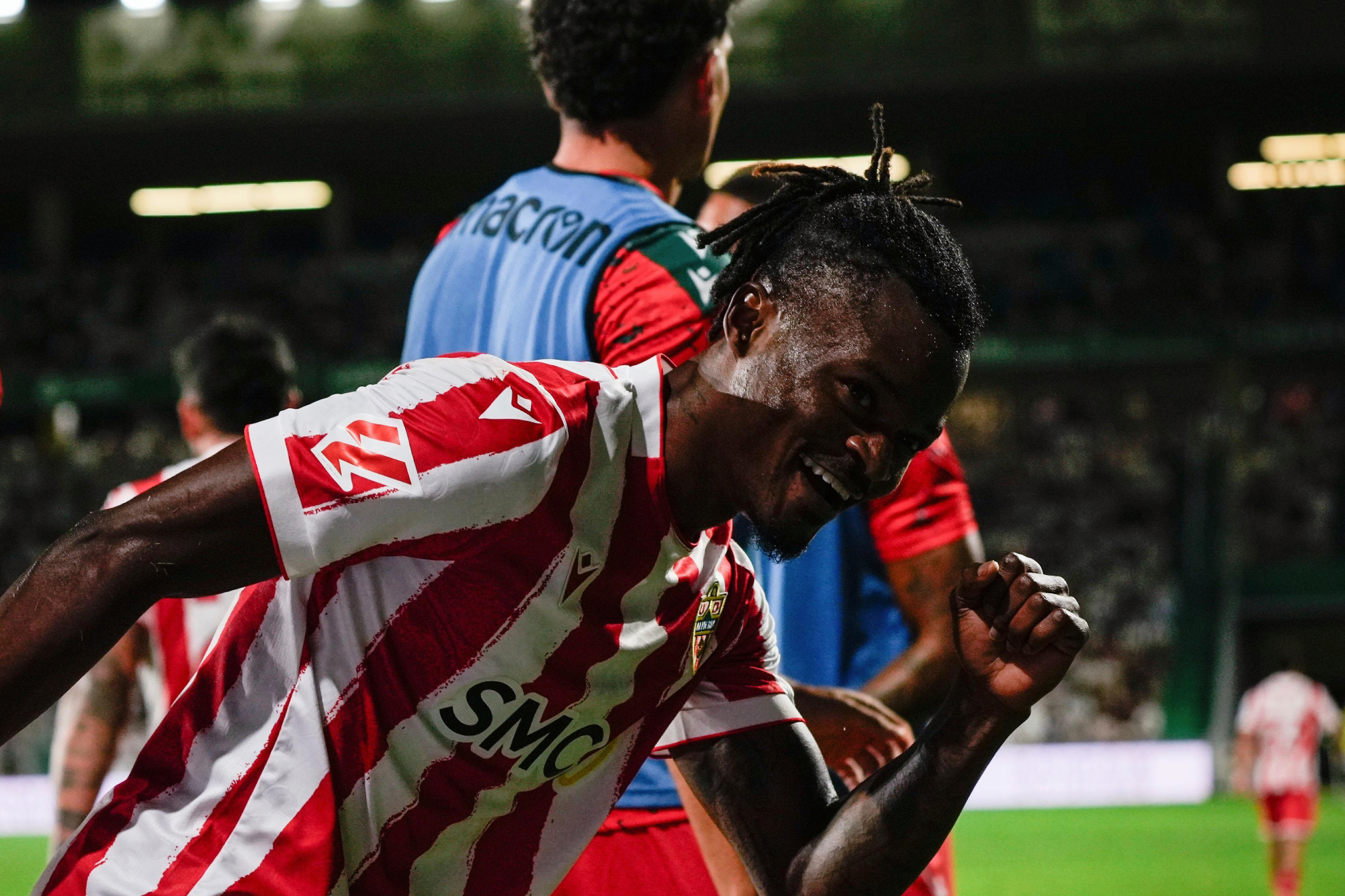 Cipenga, celebrando un gol del Almería. LALIGA