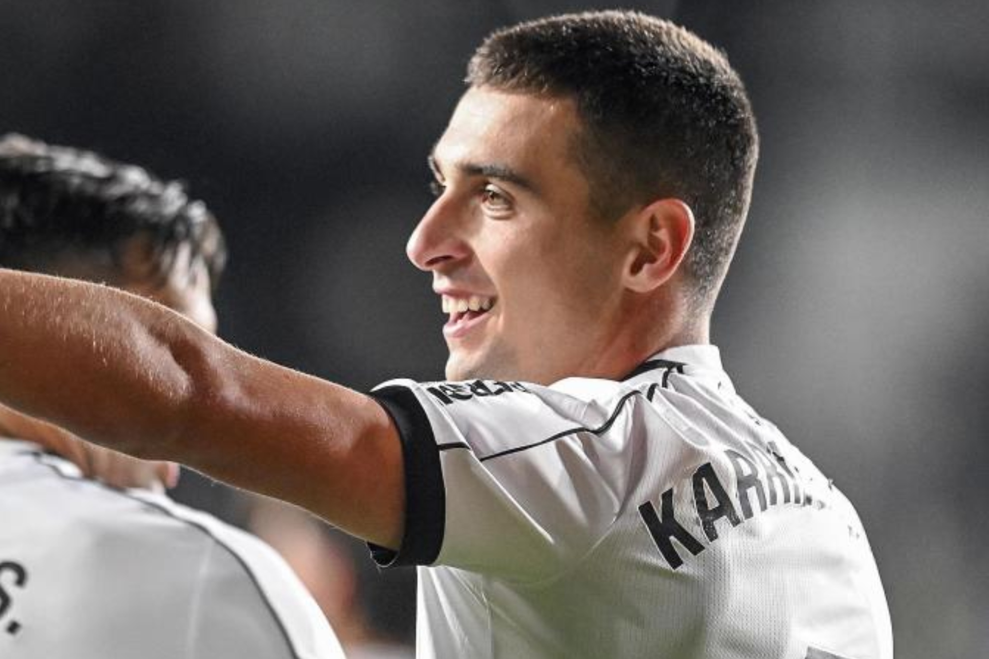 Karrikaburu celebra un gol con el Burgos. LALIGA