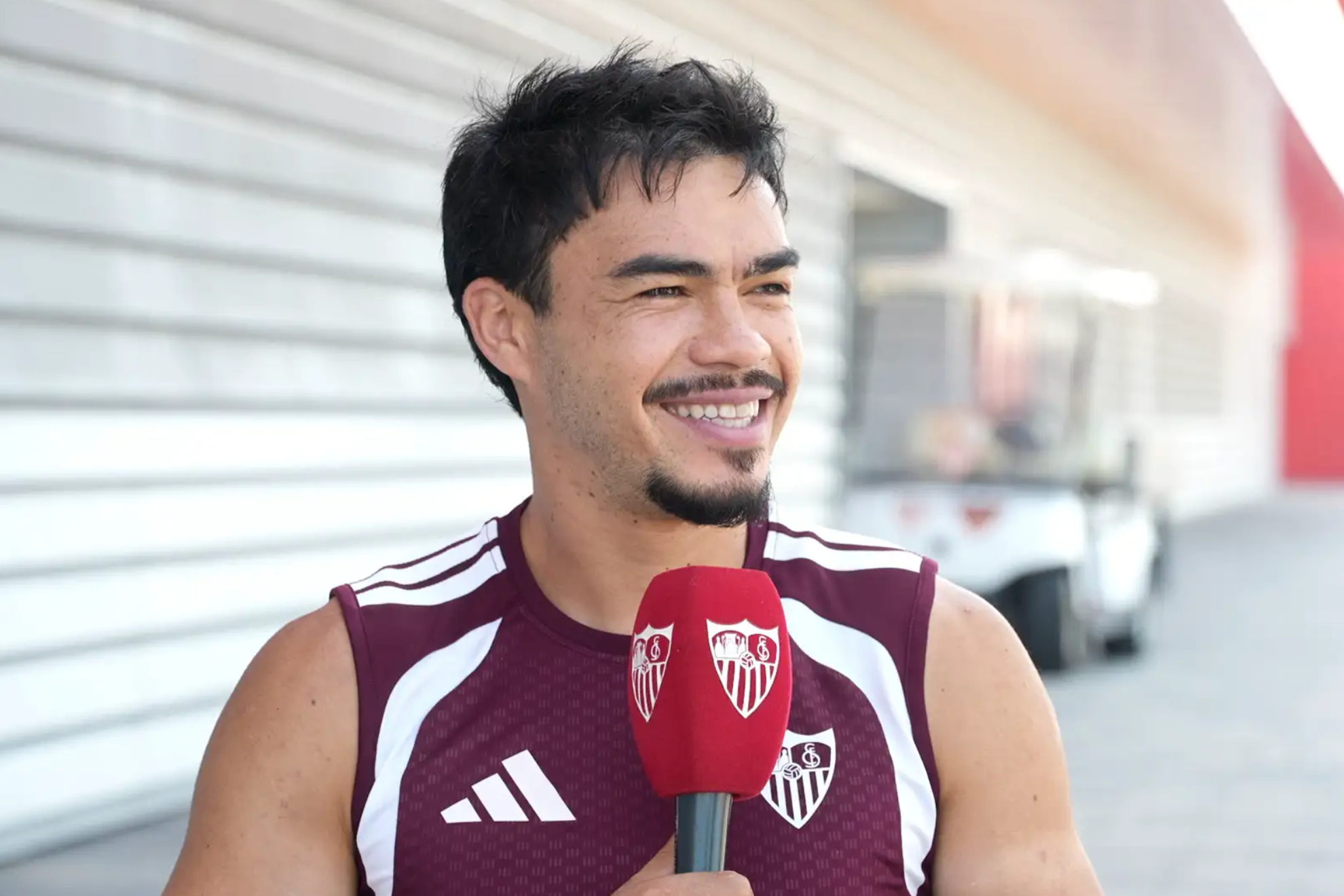 Entrevista a Suazo en los medios oficiales del club blanquirrojo SEVILLA FC