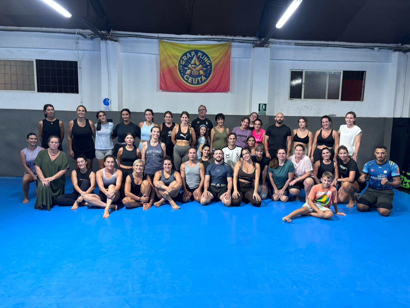 Un grupo de entrenamiento tras la sesión. @anita_uve14