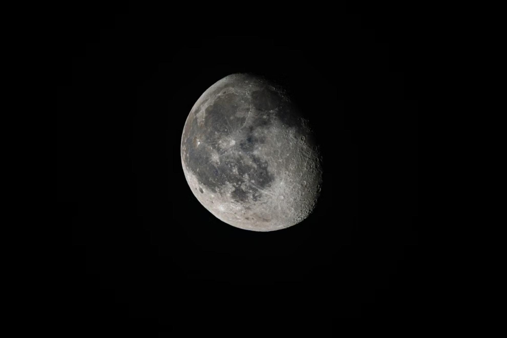 La NASA descubre en la Luna el mayor cráter de impacto reciente del Sistema Solar. PEXELS